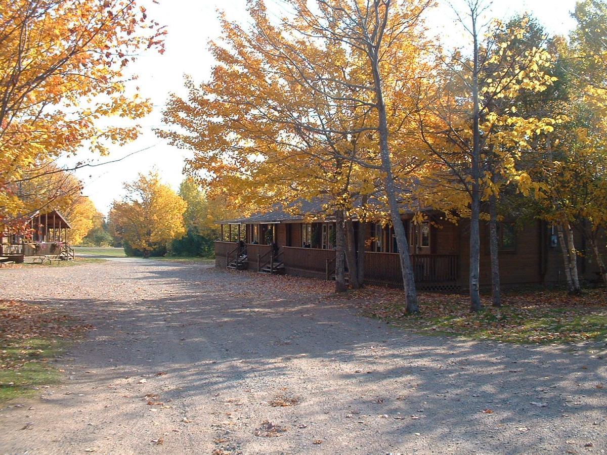 Ingonish Chalets Экстерьер фото